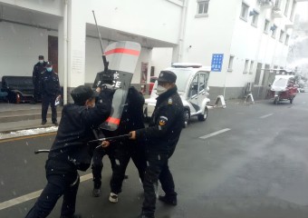 �m��ѩ����һ����(l��i)��(ch��ng)���ַ����ݾ����(d��ng)ůů������